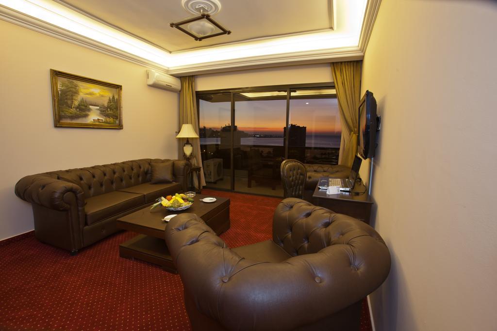 Queens Land Hotel Jounieh Kültér fotó